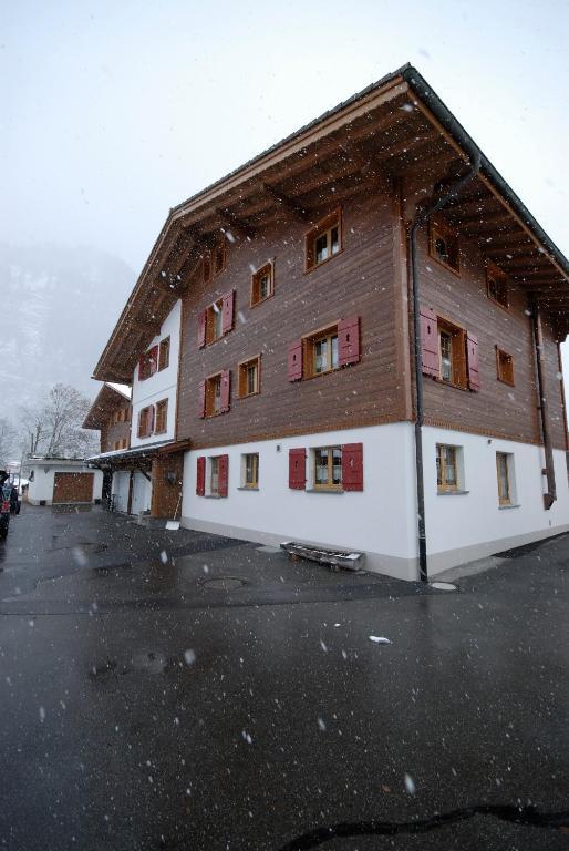 Haus Klopfenstein Apartamento Kandersteg Exterior foto